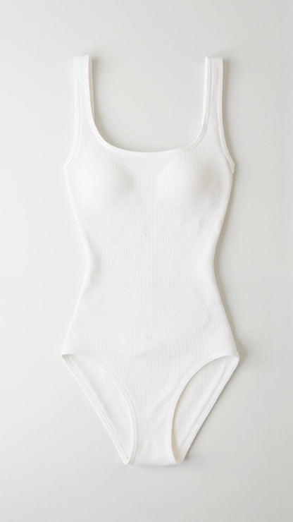 Geribbelde lichaamsvormende bodysuit voor een strak silhouet