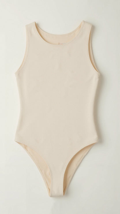 Bodysuit met ronde halslijn en thong-achterkant — Strakke, rondingen-omarmende pasvorm