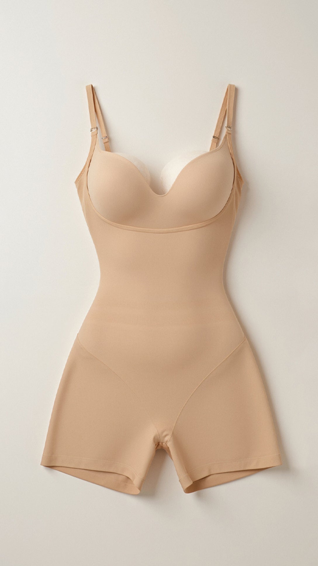 Naadloze open-borst bodysuit met billenliftend effect voor een strak silhouet