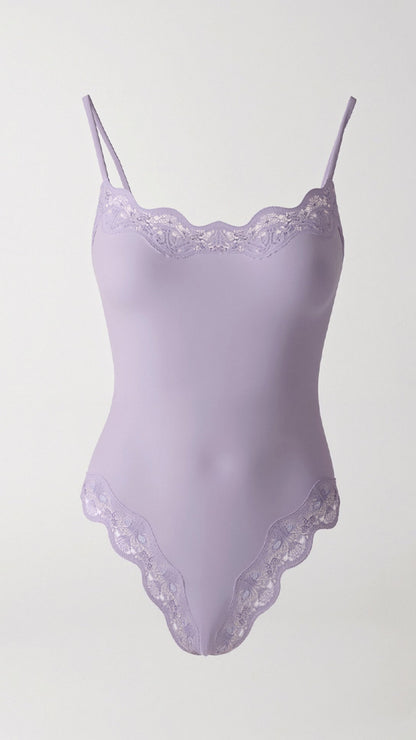 Zijdeachtig naadloze kanten stringbodysuit – ultra-flatterende pasvorm