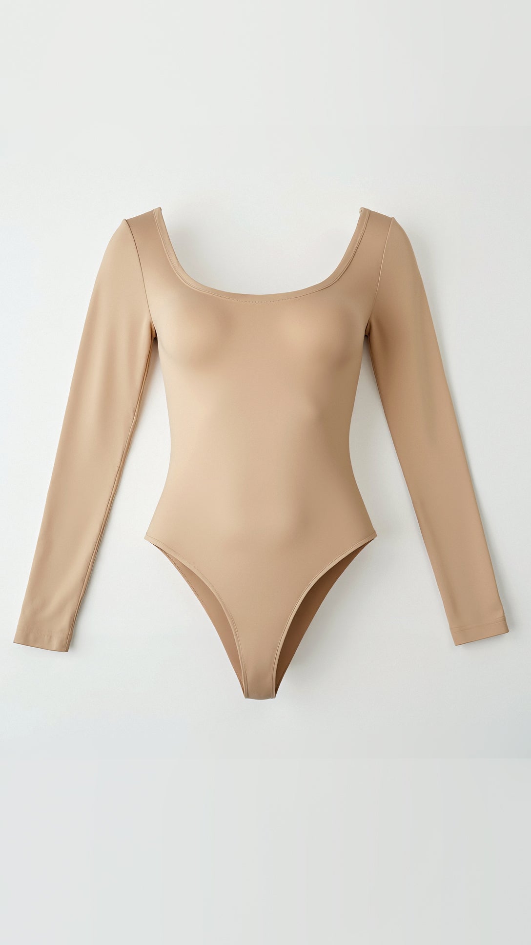 Naadloze bodysuit met lange mouwen en thong-model – ultra-glad, pasvorm als een tweede huid