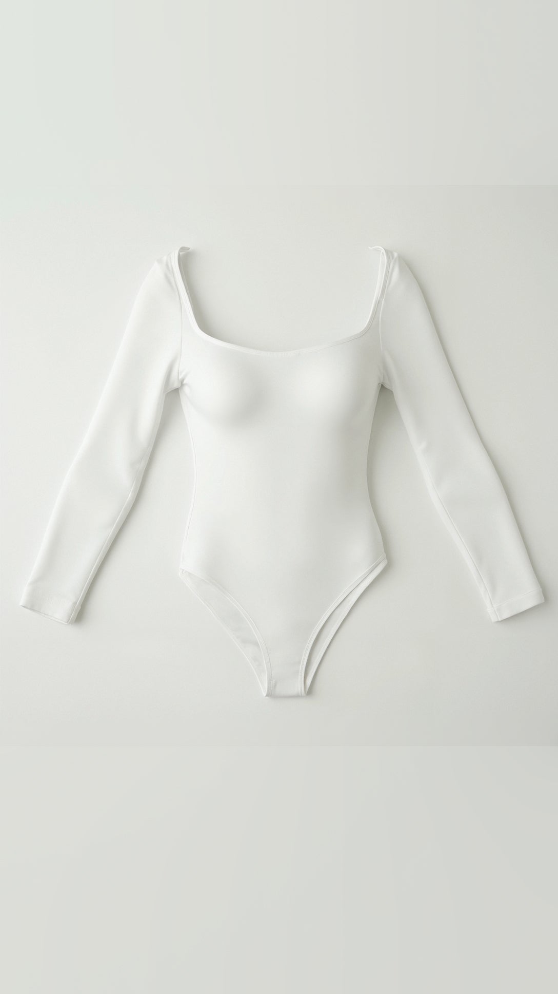 Naadloze bodysuit met lange mouwen en thong-model – ultra-glad, pasvorm als een tweede huid