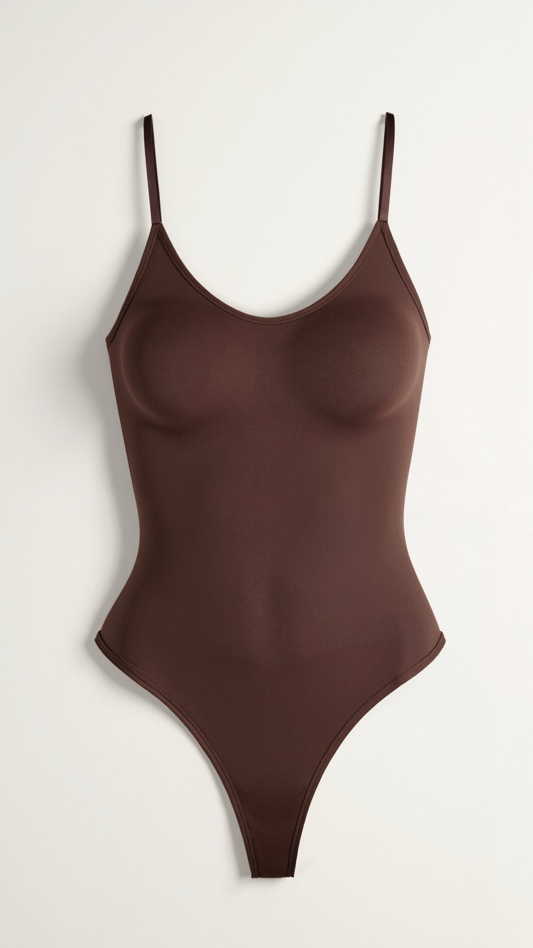 Strakke thong-bodysuit - figuurverheffende, rondingenomarmende shapewear
