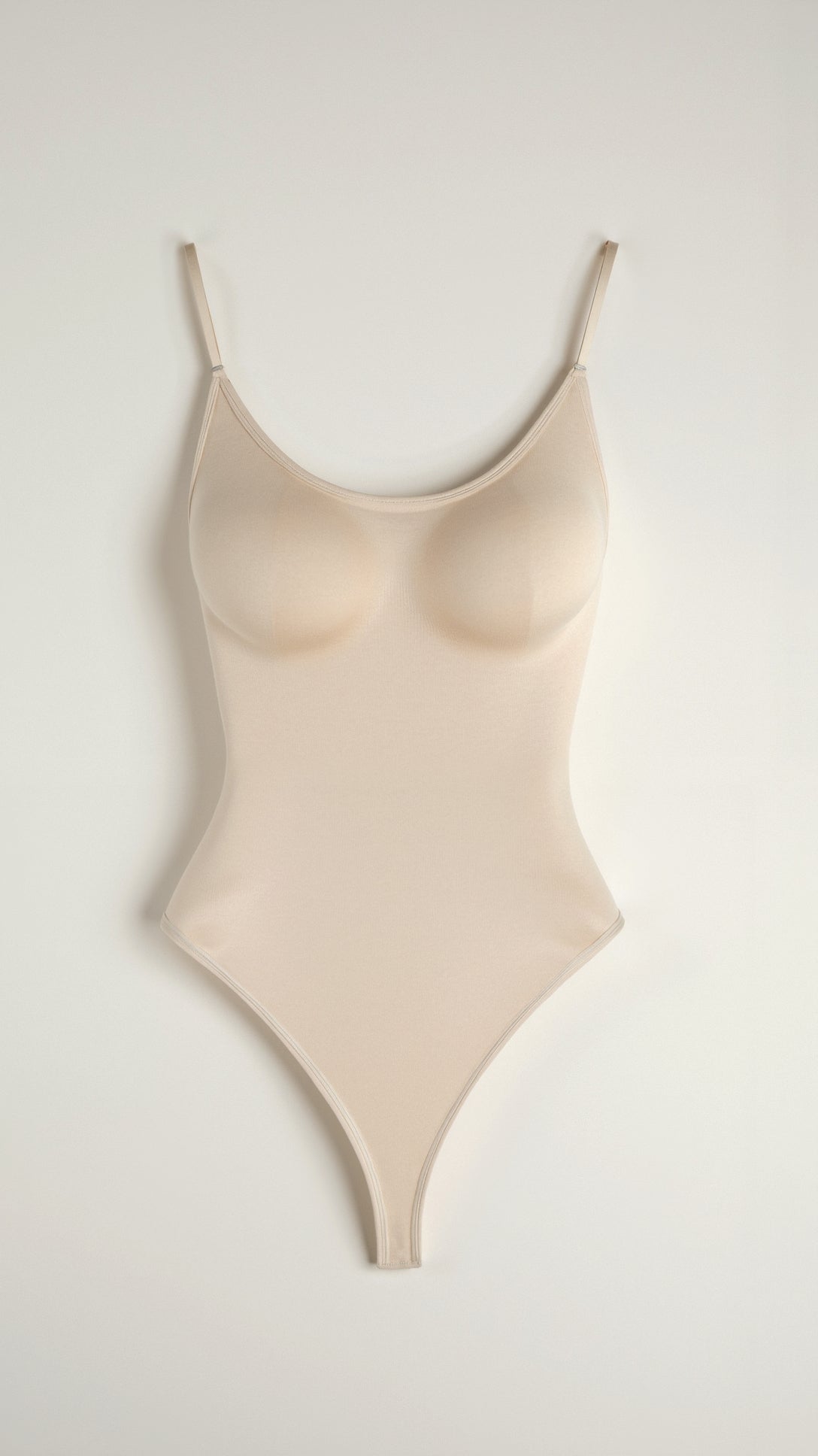 Strakke thong-bodysuit - figuurverheffende, rondingenomarmende shapewear