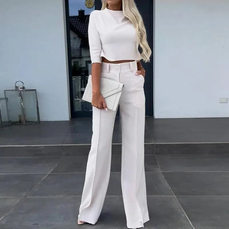 Emma | Stijlvol Dameskostuum met Crop Top 1